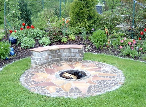 Feuerstelle naturstein