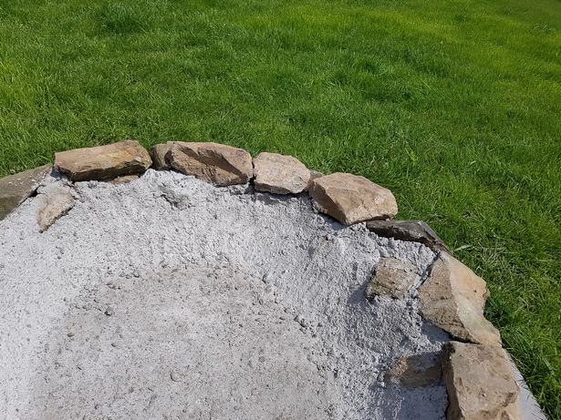 Feuerstelle naturstein